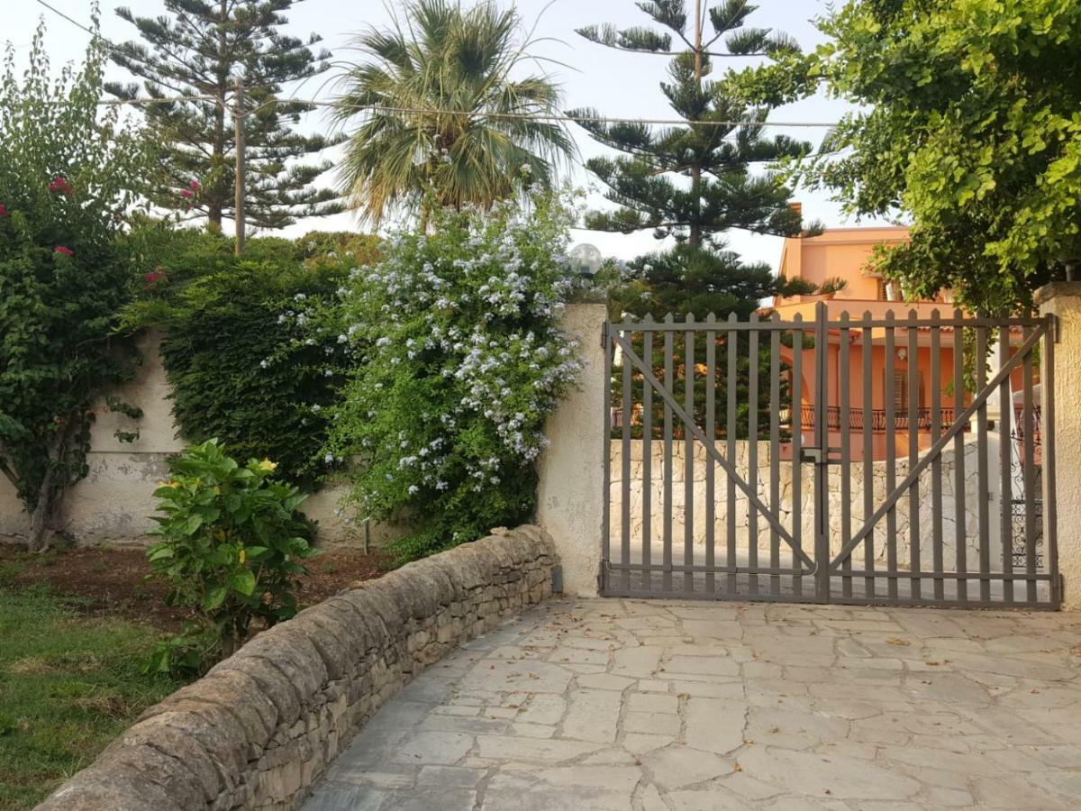 Villa Vega Fontane Bianche Exteriör bild